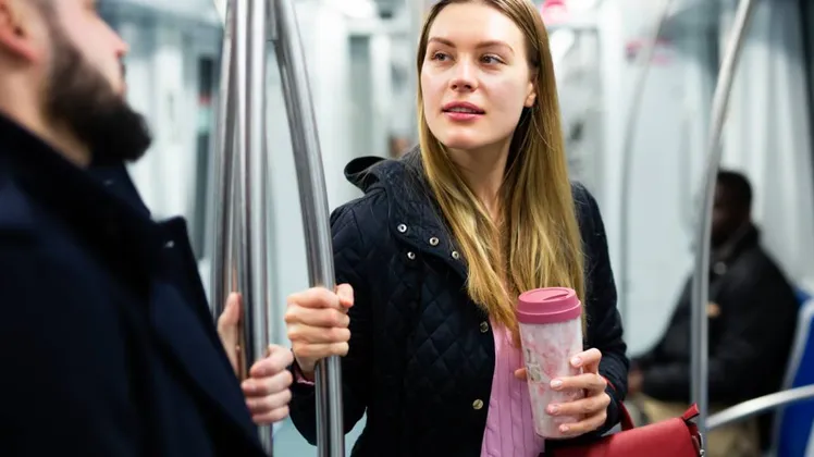 অচেনা মানুষের সঙ্গে কথা বলার সেই হারানো কৌশল